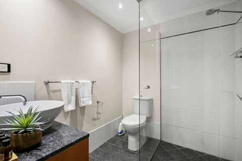 Poolside Alamanda Beachfront Resort 88 - Accommodation Melbourne 6