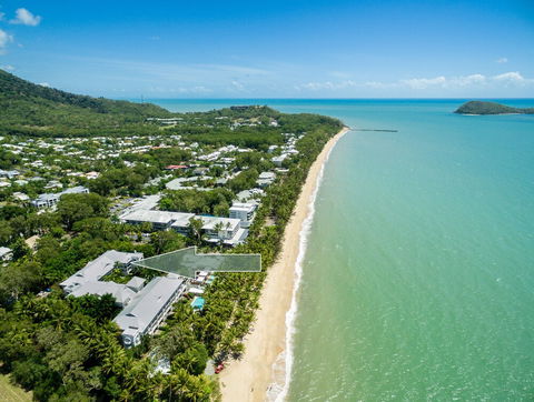 Poolside Alamanda Beachfront Resort 88 - Accommodation Melbourne 0