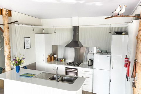Larus Waterfront Cottage - Accommodation Melbourne 5