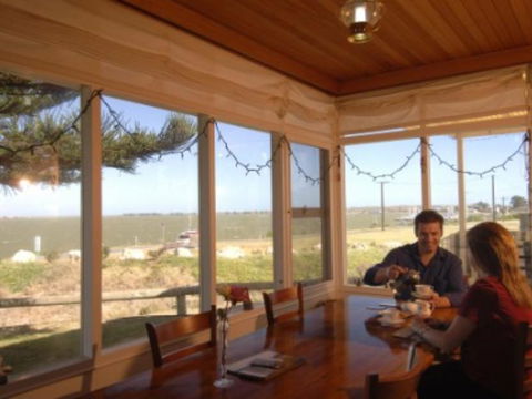 Vue De M Bed & Breakfast - Accommodation Melbourne 3