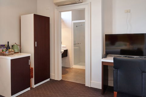 Auldington Hotel - Accommodation Melbourne 5