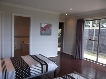 Swan Lake Guest House - Accommodation Melbourne 6