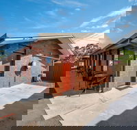 Golden Country Motel  Caravan Park - Accommodation Melbourne