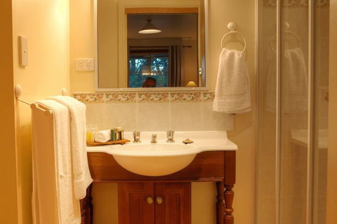 Accommodation Creek Cottages - Accommodation Melbourne 5