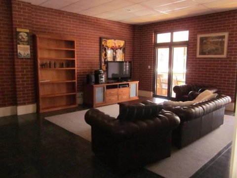 Holiday On Mostyn - Accommodation Melbourne 3