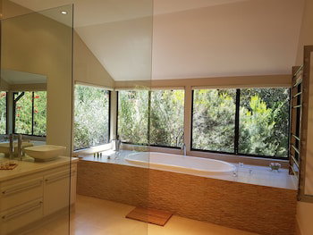 Jarrah Grove Forest Retreat - Adults Only - Accommodation Melbourne 1