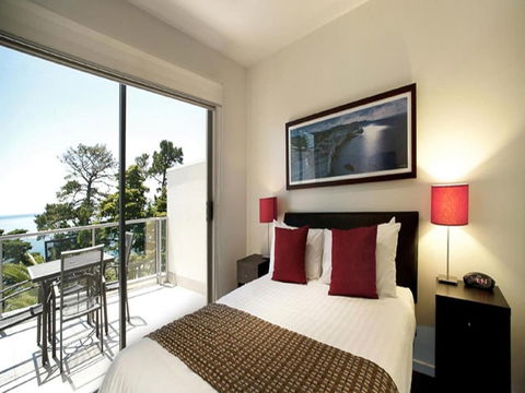 The Waves Apartments - Accommodation Melbourne 0