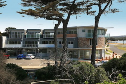 Four Kings Apartments - Accommodation Melbourne 0