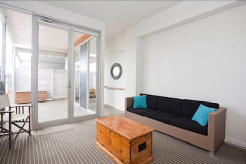 Four Kings Apartments - Accommodation Melbourne 4