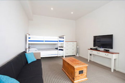 Four Kings Apartments - Accommodation Melbourne 5