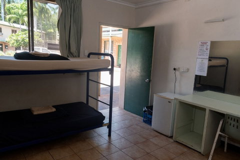 Palm Court Budget Motel Hostel/Backpackers - Accommodation Melbourne 2