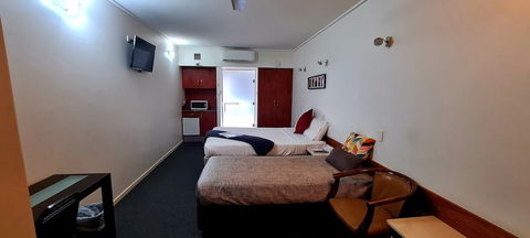 Ayr Travellers Motel - Accommodation Melbourne 4