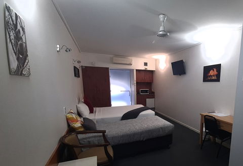Ayr Travellers Motel - Accommodation Melbourne 3