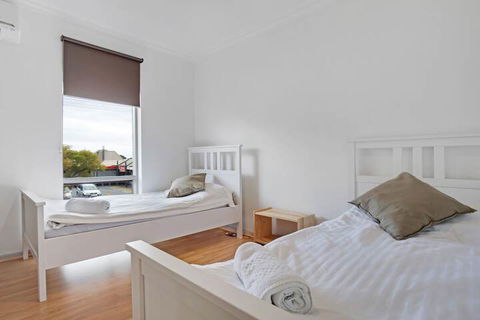 Adelaide Holiday Homes - Accommodation Melbourne 1