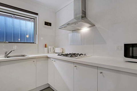 Adelaide Holiday Homes - Accommodation Melbourne 6