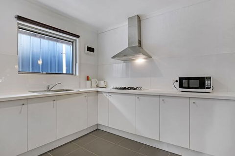 Adelaide Holiday Homes - Accommodation Melbourne 5