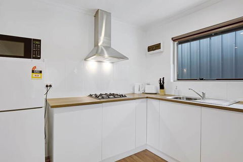 Adelaide Holiday Homes - Accommodation Melbourne 4