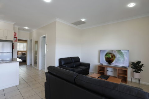 Cadman Motor Inn & Apartments - Accommodation Melbourne 1