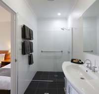 Cadman Motor Inn  Apartments - Accommodation Melbourne