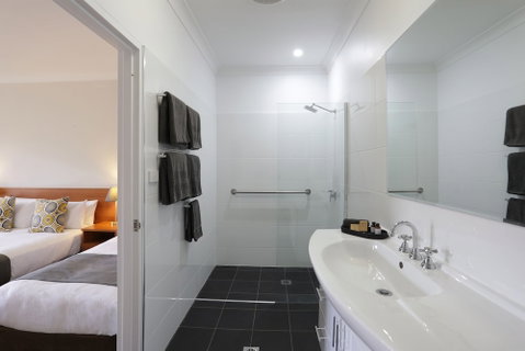 Cadman Motor Inn & Apartments - Accommodation Melbourne 0