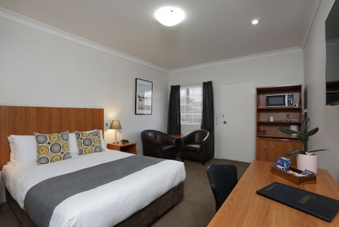 Cadman Motor Inn & Apartments - Accommodation Melbourne 2