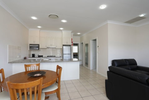 Cadman Motor Inn & Apartments - Accommodation Melbourne 4