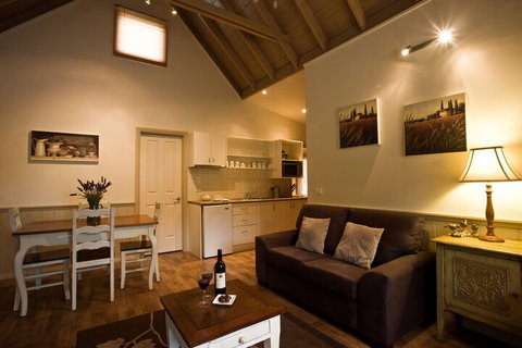 Autumn Abode Cottages Two - Accommodation Melbourne 1