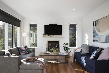 Azure - Accommodation Melbourne 0
