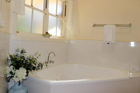 Plumes On The Green Boutique Bed & Breakfast - Accommodation Melbourne 5