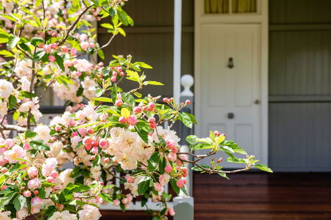 Apple Blossom Cottage - Accommodation Melbourne 0