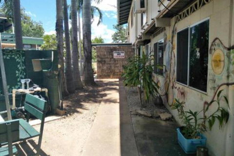 Palm Court Backpackers - Accommodation Melbourne 2