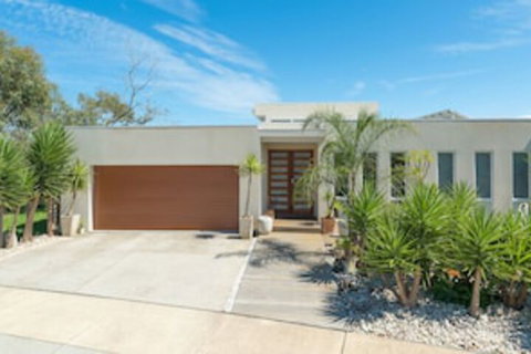 Currawong Close - Rejuvenate Stays - Accommodation Melbourne 0