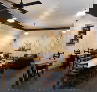 Meen Feedz - Accommodation Melbourne