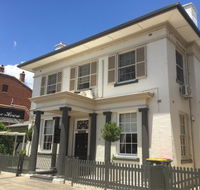 Montrose House on Riverbank - Accommodation Melbourne