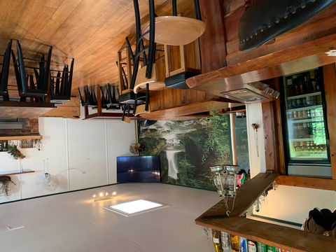Giants Table Restaurant - Melbourne 4u 0