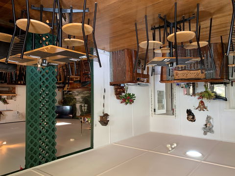 Giants Table Restaurant - Melbourne 4u 1