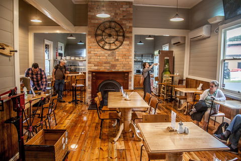 Tracks On Point Cafe - Melbourne 4u 0