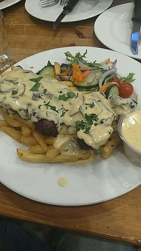 HIYC Cafe & Restaurant - Accommodation Melbourne 0