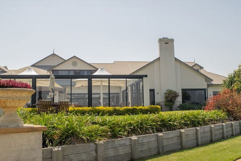 Harrigans Irish Pub And  Harrington River Lodge - Accommodation Melbourne 0