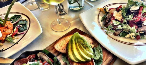 Table 1 Espresso Merewether - Melbourne 4u 1