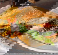 The Commercial Hotel - Accommodation Melbourne