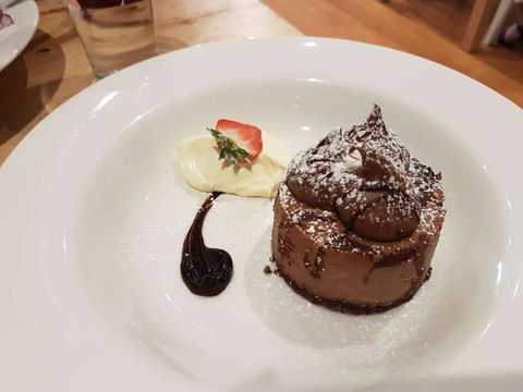 Crown Hotel - Accommodation Melbourne 0