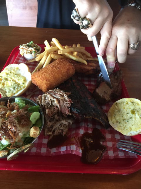 PORKIES BAR-B-QUE - Accommodation Melbourne 6