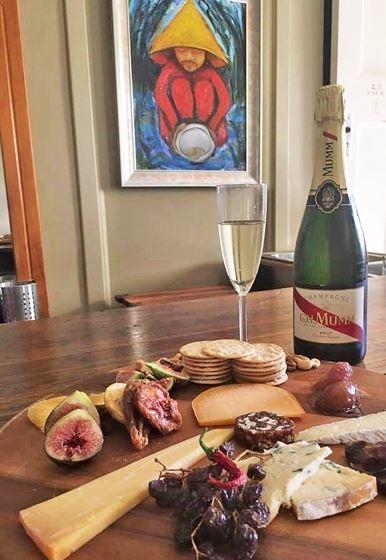Mischief And Mayhem Wine Lounge - Accommodation Melbourne 3
