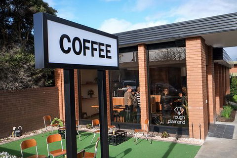 Rough Diamond - Accommodation Melbourne 0