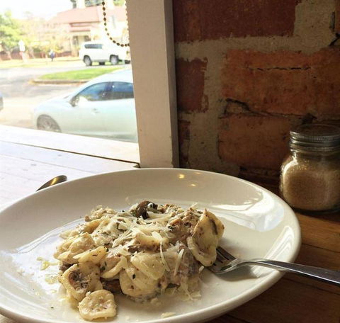 EAT LOVE PIZZA - Accommodation Melbourne 10