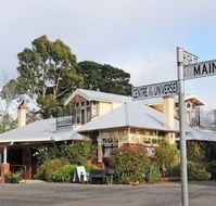 Radio Springs Hotel - Melbourne 4u