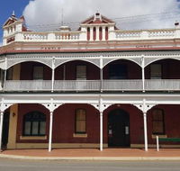 Castle Hotel Bistro - Accommodation Melbourne