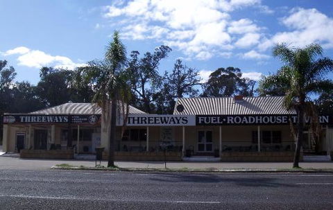 Threeways Roadhouse & Tavern - Accommodation Melbourne 0