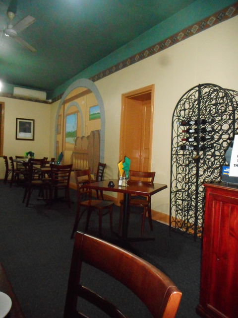 Commercial Hotel - Melbourne 4u 3